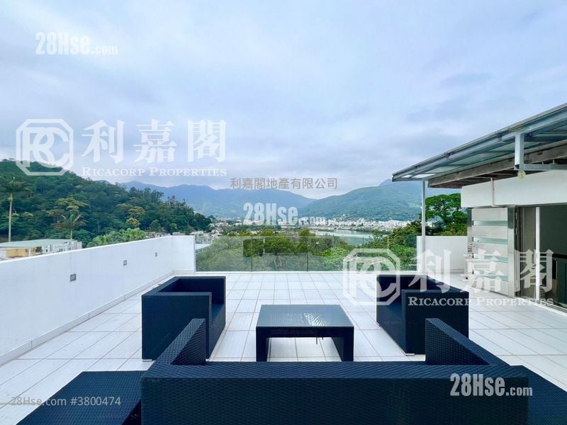 南围 售盘 4 房 , 3 浴室 2,100 平方尺