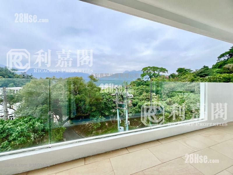 南围 售盘 4 房 , 3 浴室 2,100 平方尺