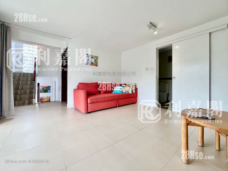 南围 售盘 4 房 , 3 浴室 2,100 平方尺