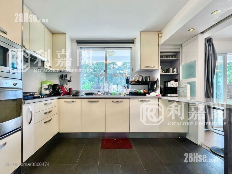 南围 售盘 4 房 , 3 浴室 2,100 平方尺