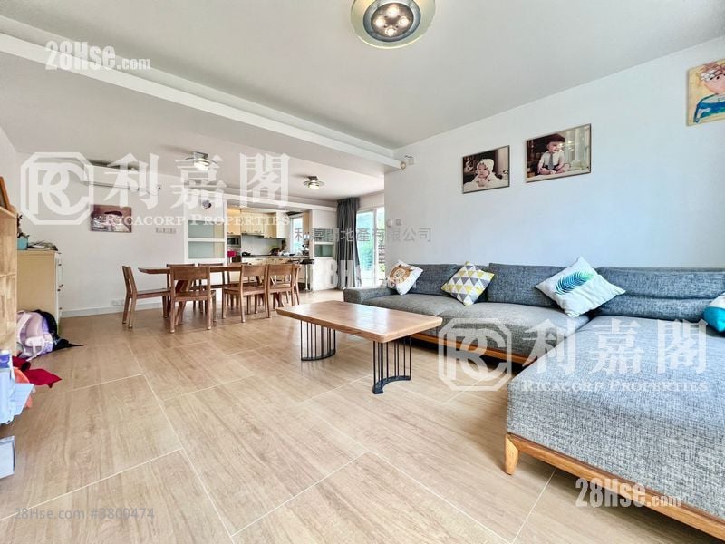 南围 售盘 4 房 , 3 浴室 2,100 平方尺