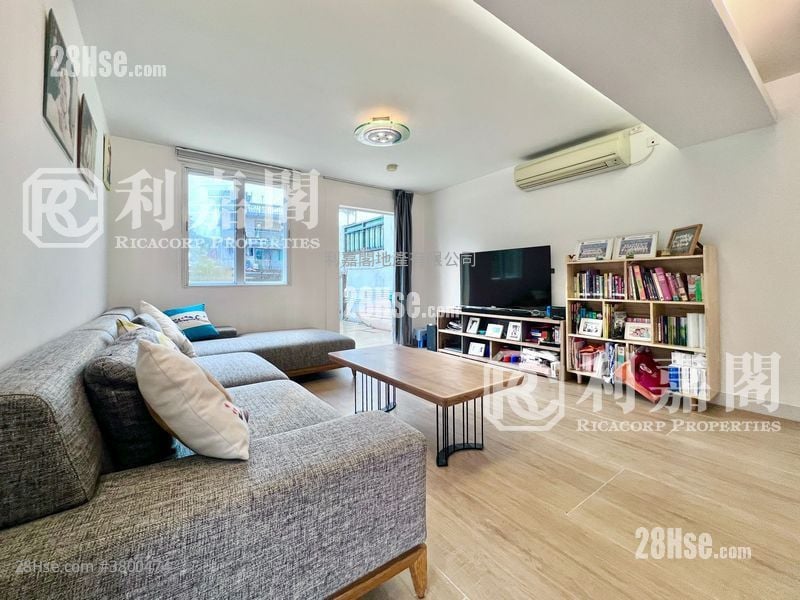 南围 售盘 4 房 , 3 浴室 2,100 平方尺