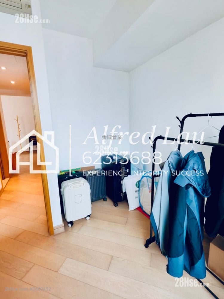 Macpherson Place Sell 2 Bedrooms , 1 Bathroom 555 ft²