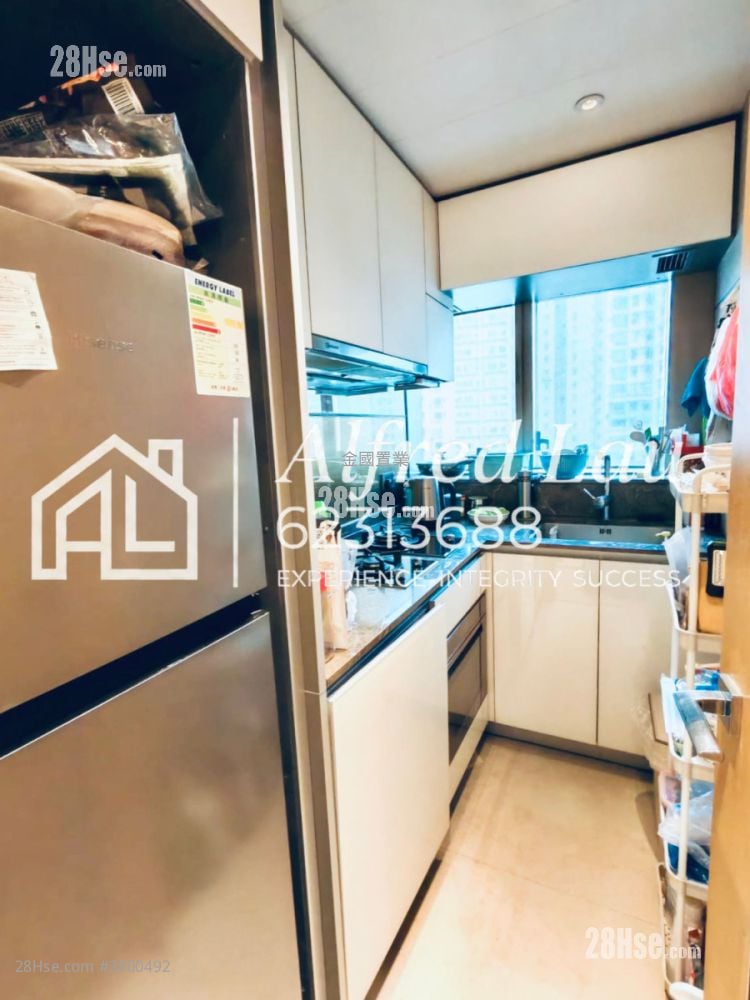 Macpherson Place Sell 2 Bedrooms , 1 Bathroom 555 ft²