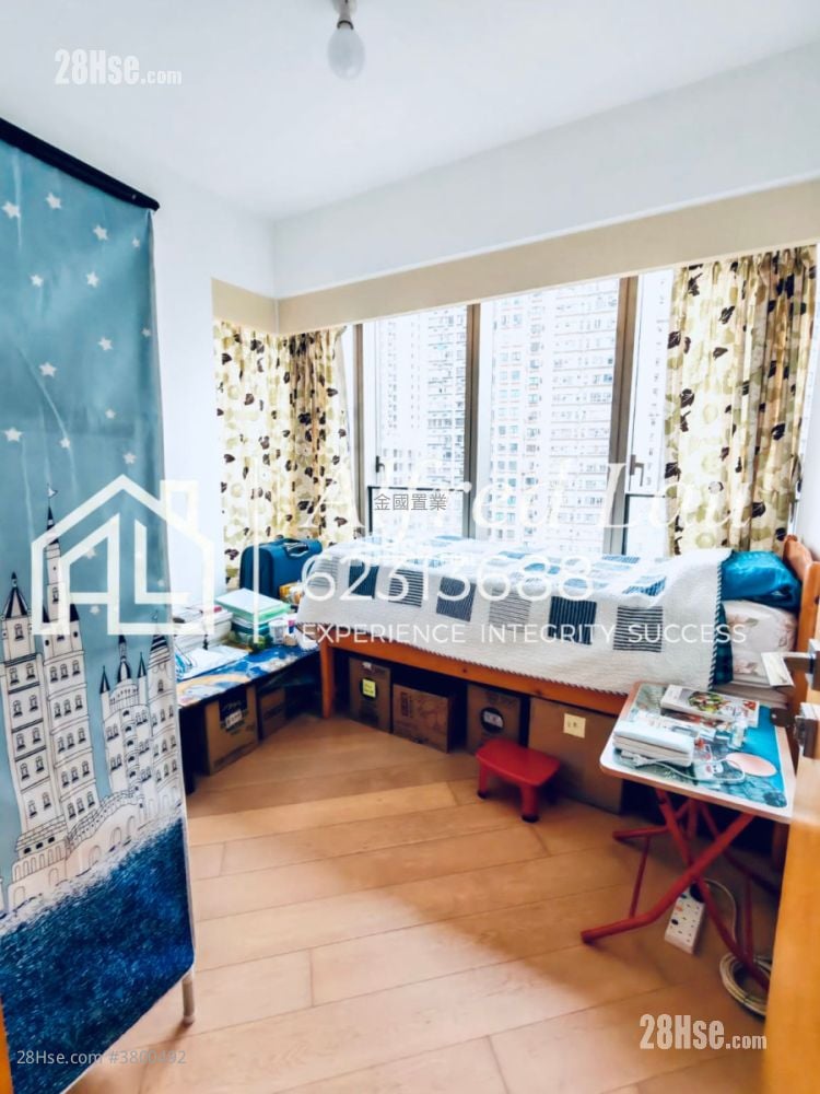 Macpherson Place Sell 2 Bedrooms , 1 Bathroom 555 ft²