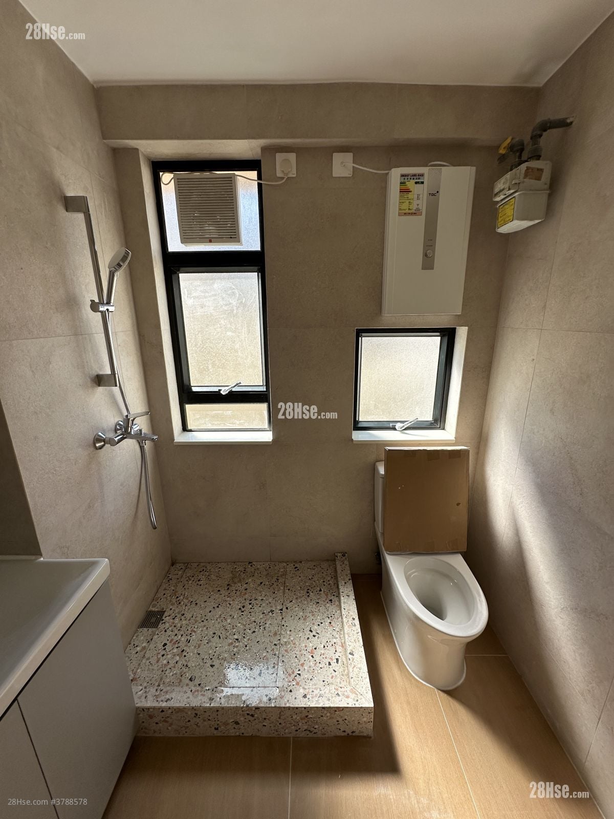 Wah Koon Building Sell 1 Bedroom , 1 Bathroom 335 ft²