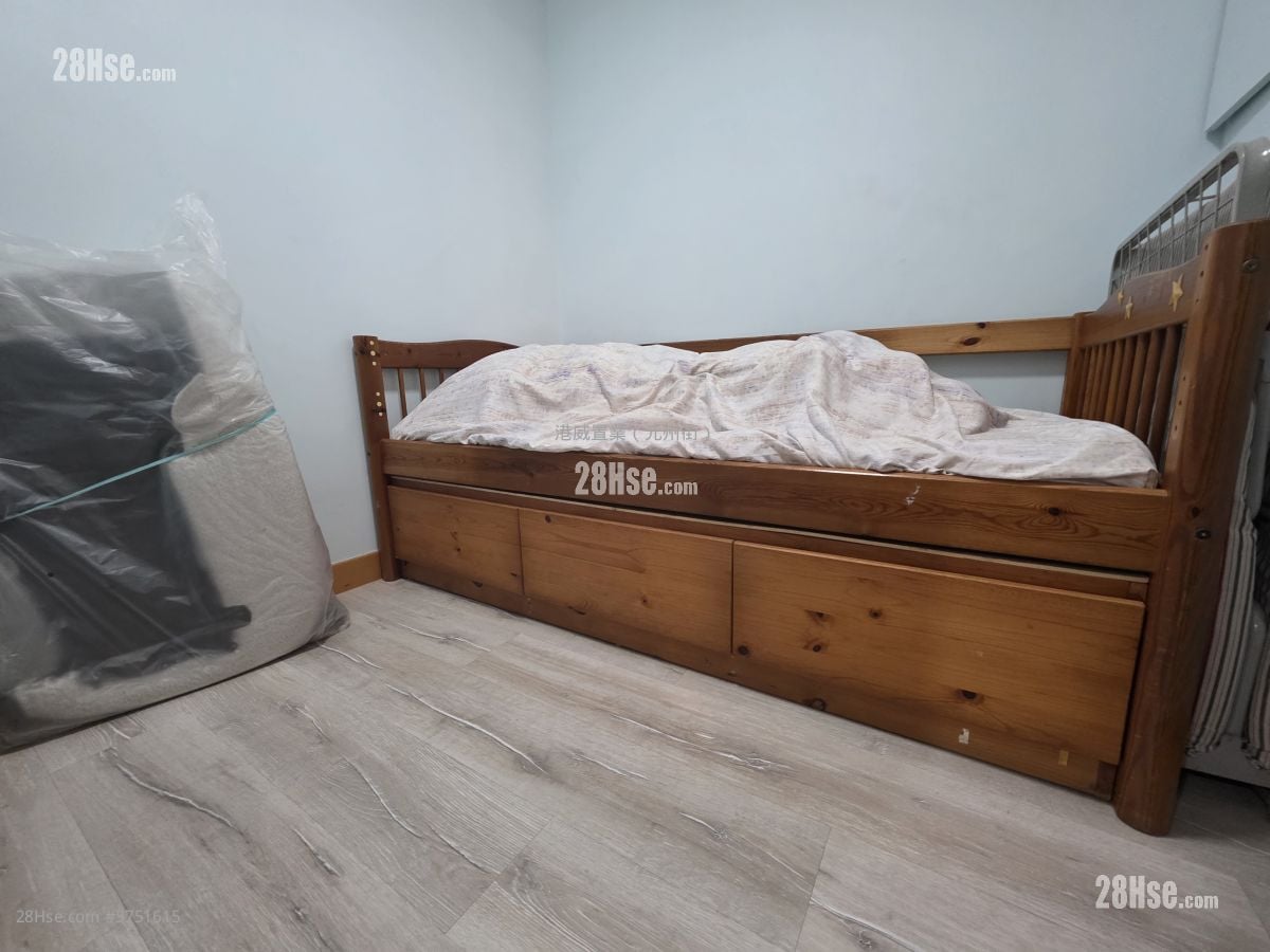 Lai Yan Court Sell 2 Bedrooms 428 ft²