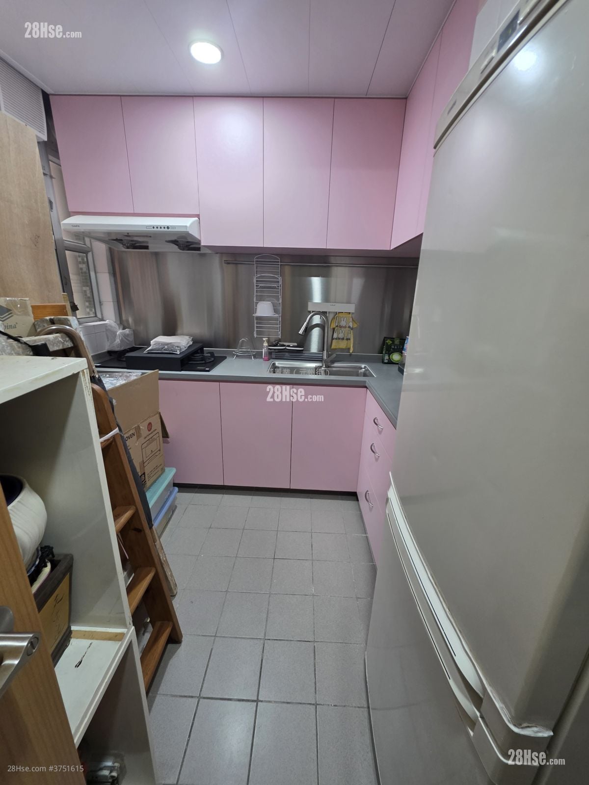 Lai Yan Court Sell 2 Bedrooms 428 ft²