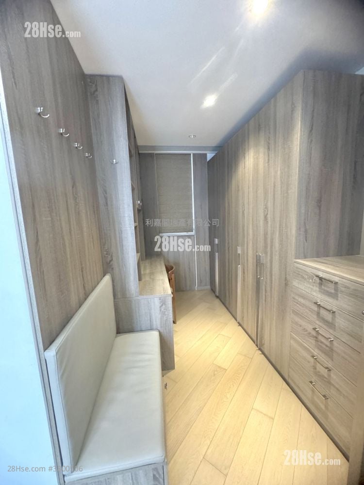 Cristallo Sell 3 Bedrooms , 2 Bathrooms 1,310 ft²