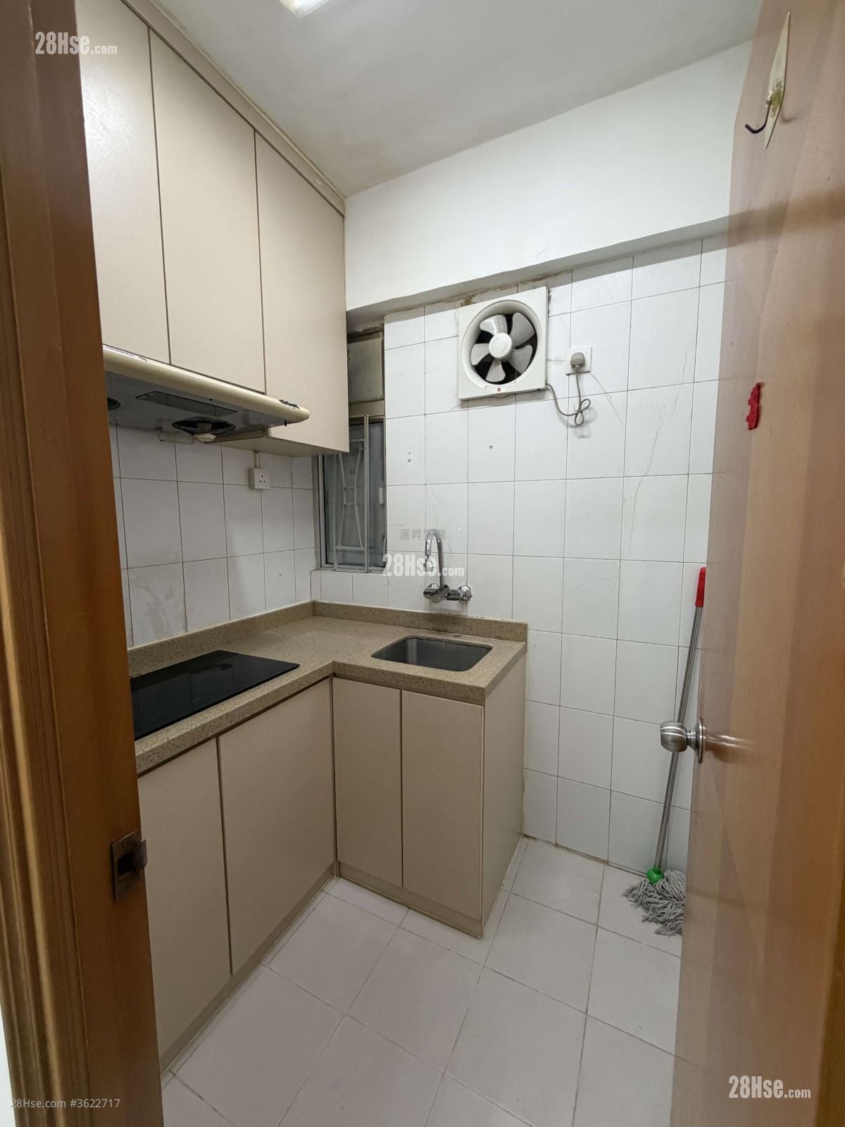 Apartment Rental 3 Bedrooms , 1 Bathroom 594 ft²