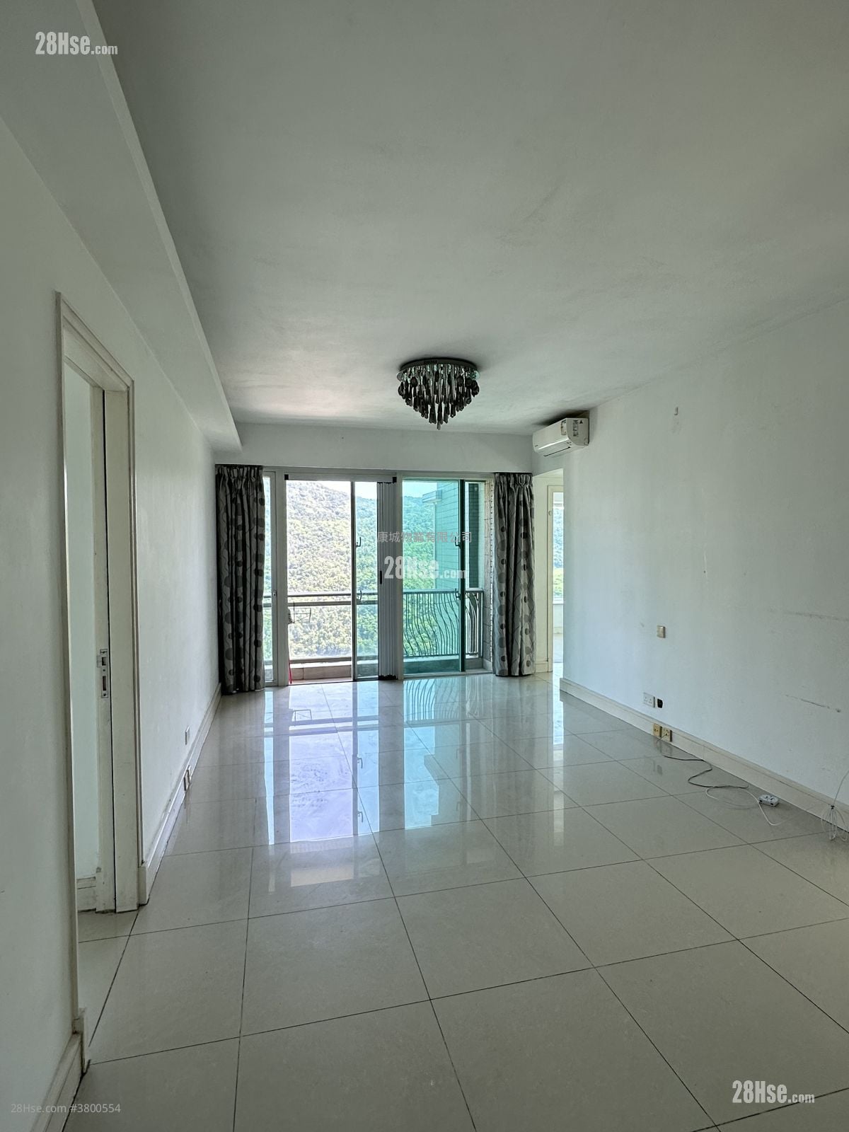 领都 租盘 4 房 , 3 浴室 975 平方尺