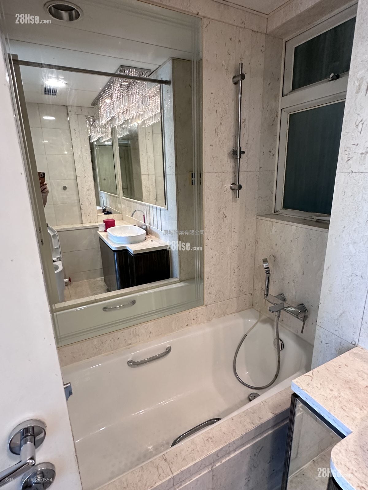 领都 租盘 4 房 , 3 浴室 975 平方尺