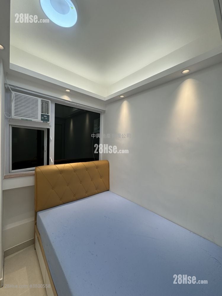 Man Wai Building Sell 4 Bedrooms 665 ft²
