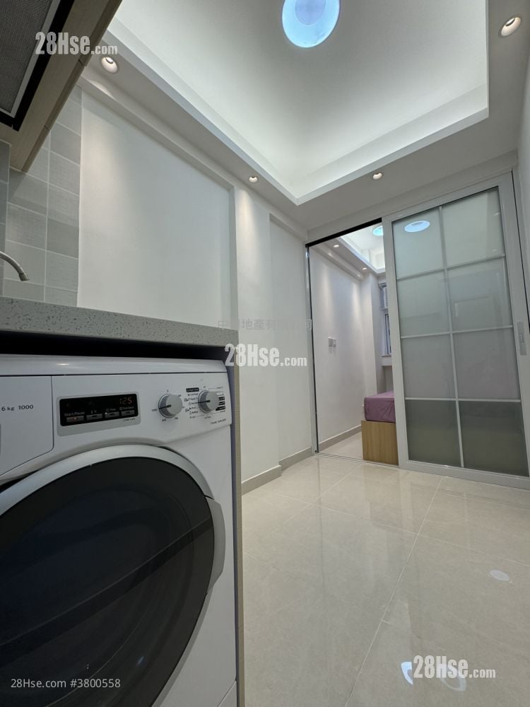 Man Wai Building Sell 4 Bedrooms 665 ft²