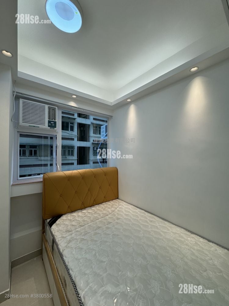 Man Wai Building Sell 4 Bedrooms 665 ft²