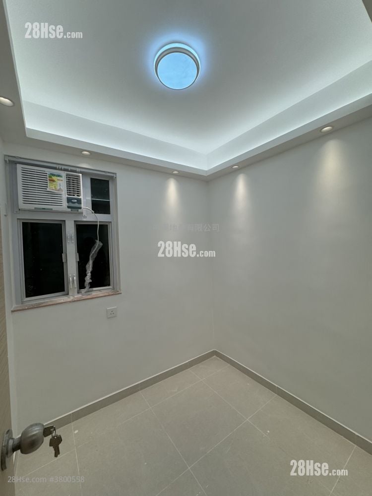 Man Wai Building Sell 4 Bedrooms 665 ft²