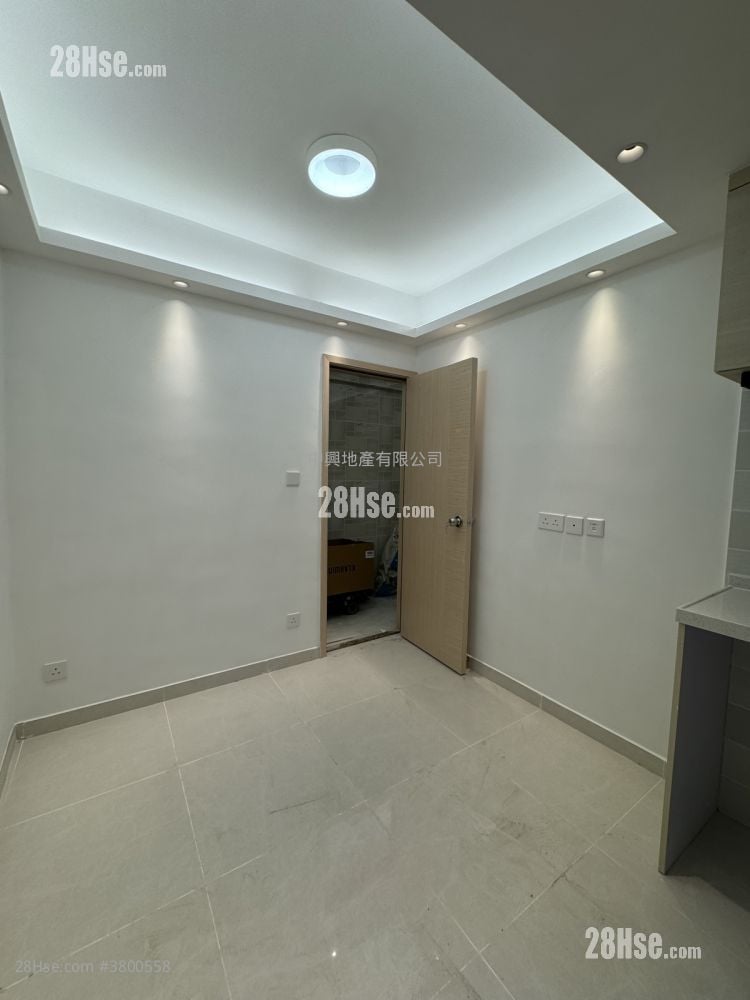 Man Wai Building Sell 4 Bedrooms 665 ft²