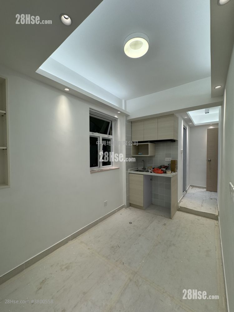 Man Wai Building Sell 4 Bedrooms 665 ft²