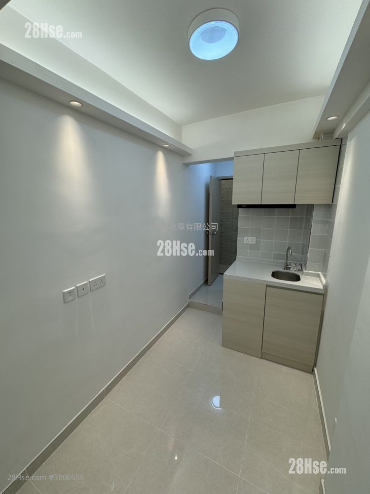 Man Wai Building Sell 4 Bedrooms 665 ft²