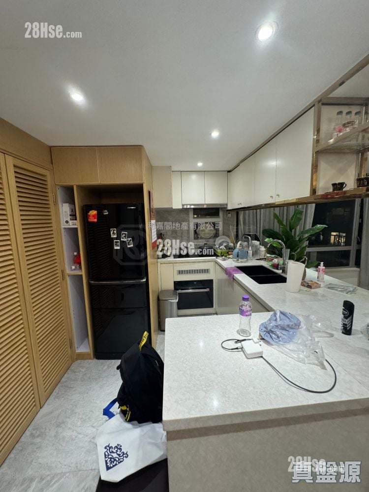 Mei Foo Sun Chuen Sell 3 Bedrooms , 2 Bathrooms 918 ft²