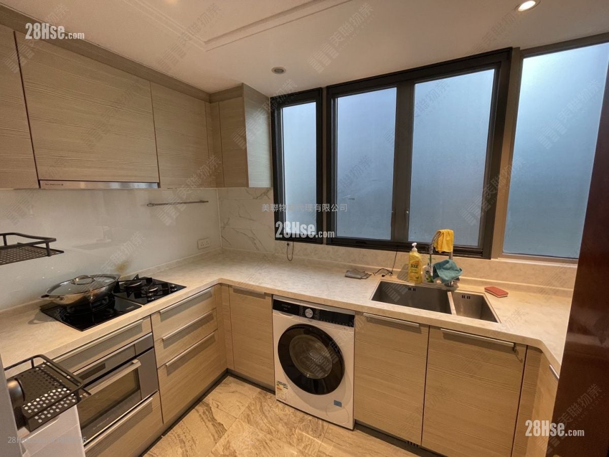 Mayfair By The Sea Rental 3 Bedrooms , 2 Bathrooms 670 ft²