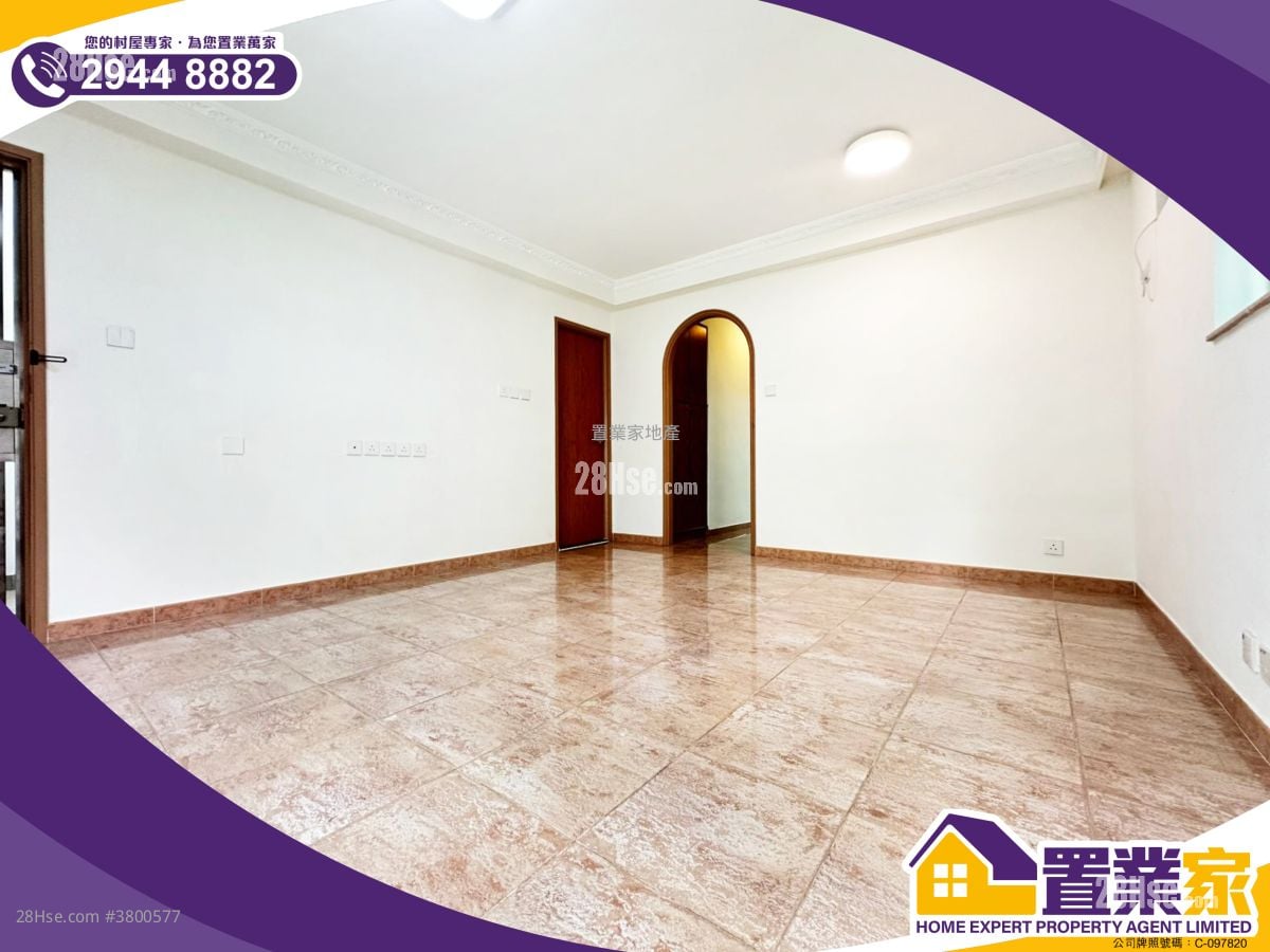 村屋 售盘 3 房 , 2 浴室 700 平方尺