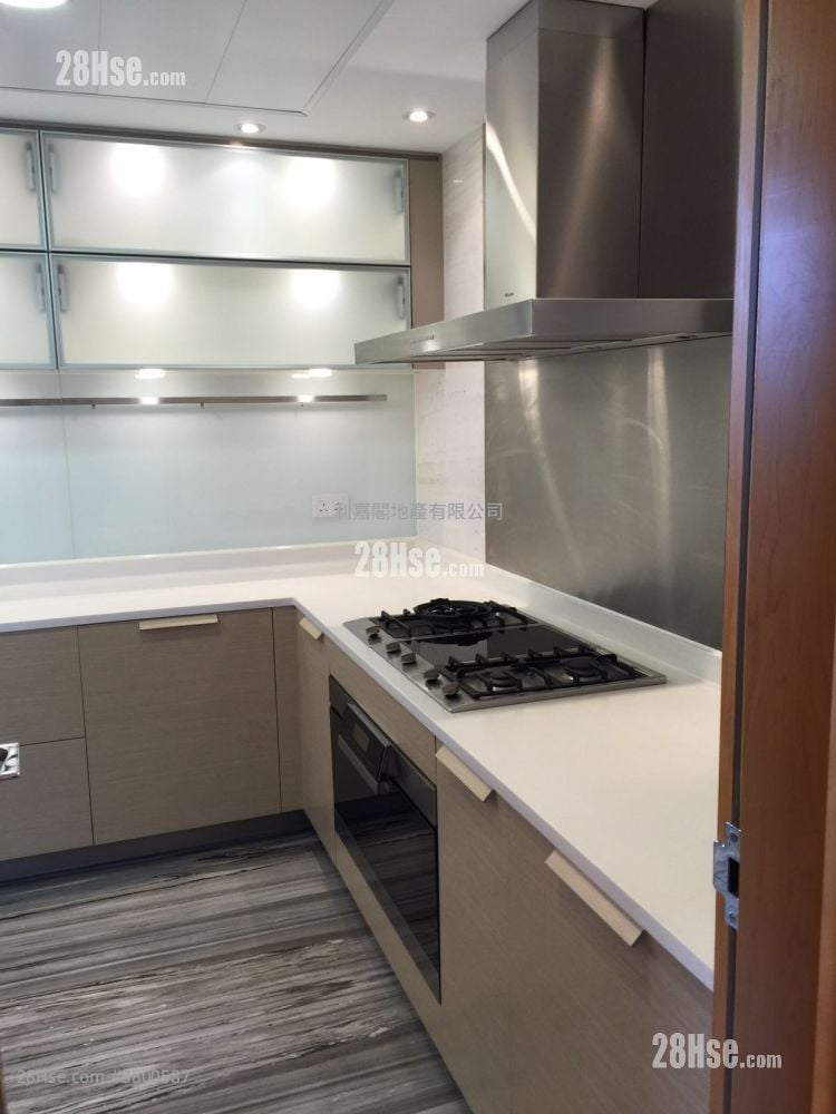 Peak One Rental 4 Bedrooms , 2 Bathrooms 1,939 ft²