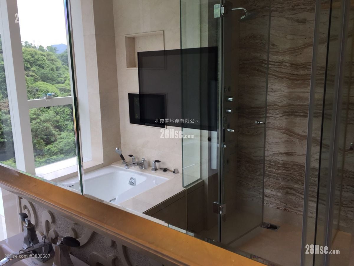 Peak One Rental 4 Bedrooms , 2 Bathrooms 1,939 ft²