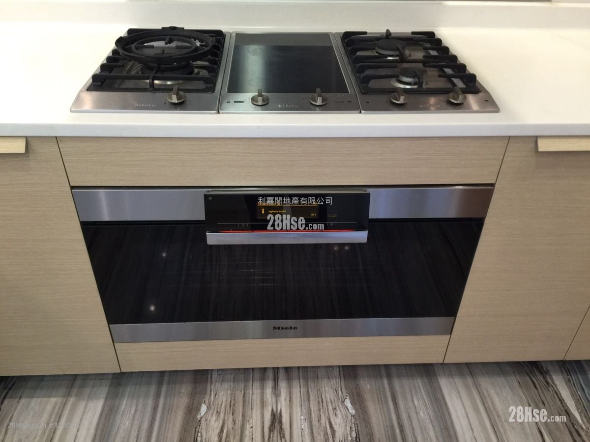 Peak One Rental 4 Bedrooms , 2 Bathrooms 1,939 ft²