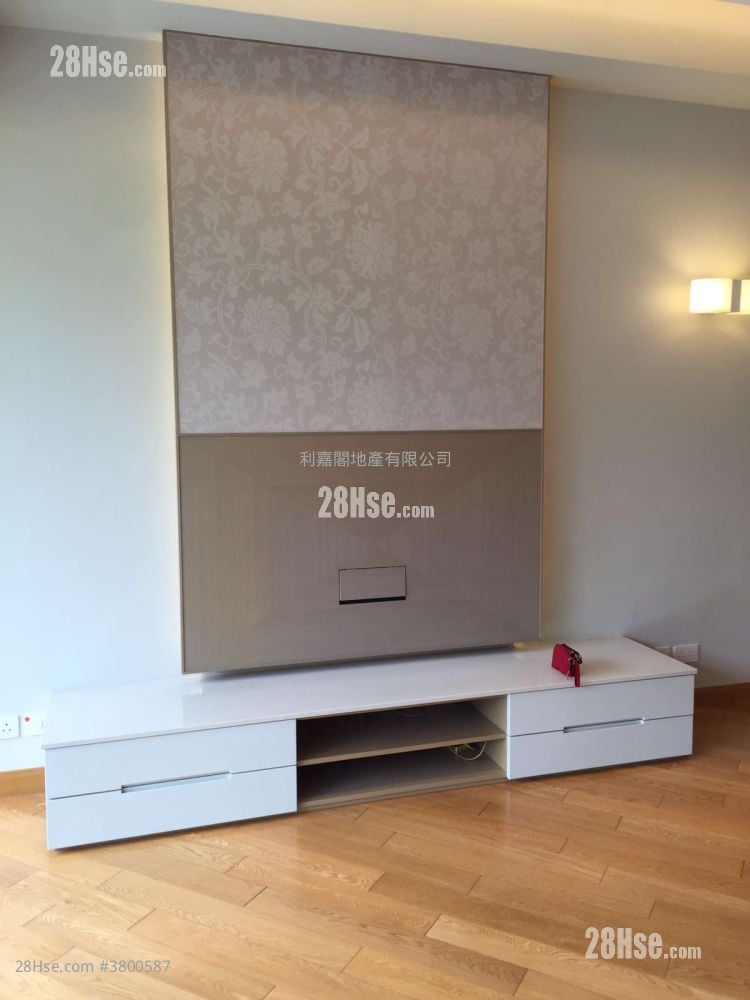 Peak One Rental 4 Bedrooms , 2 Bathrooms 1,939 ft²