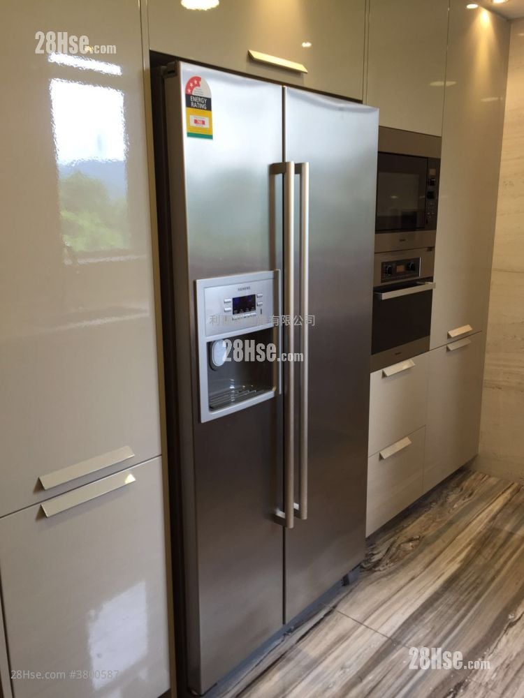 Peak One Rental 4 Bedrooms , 2 Bathrooms 1,939 ft²