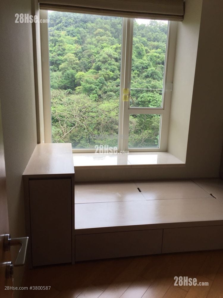 Peak One Rental 4 Bedrooms , 2 Bathrooms 1,939 ft²