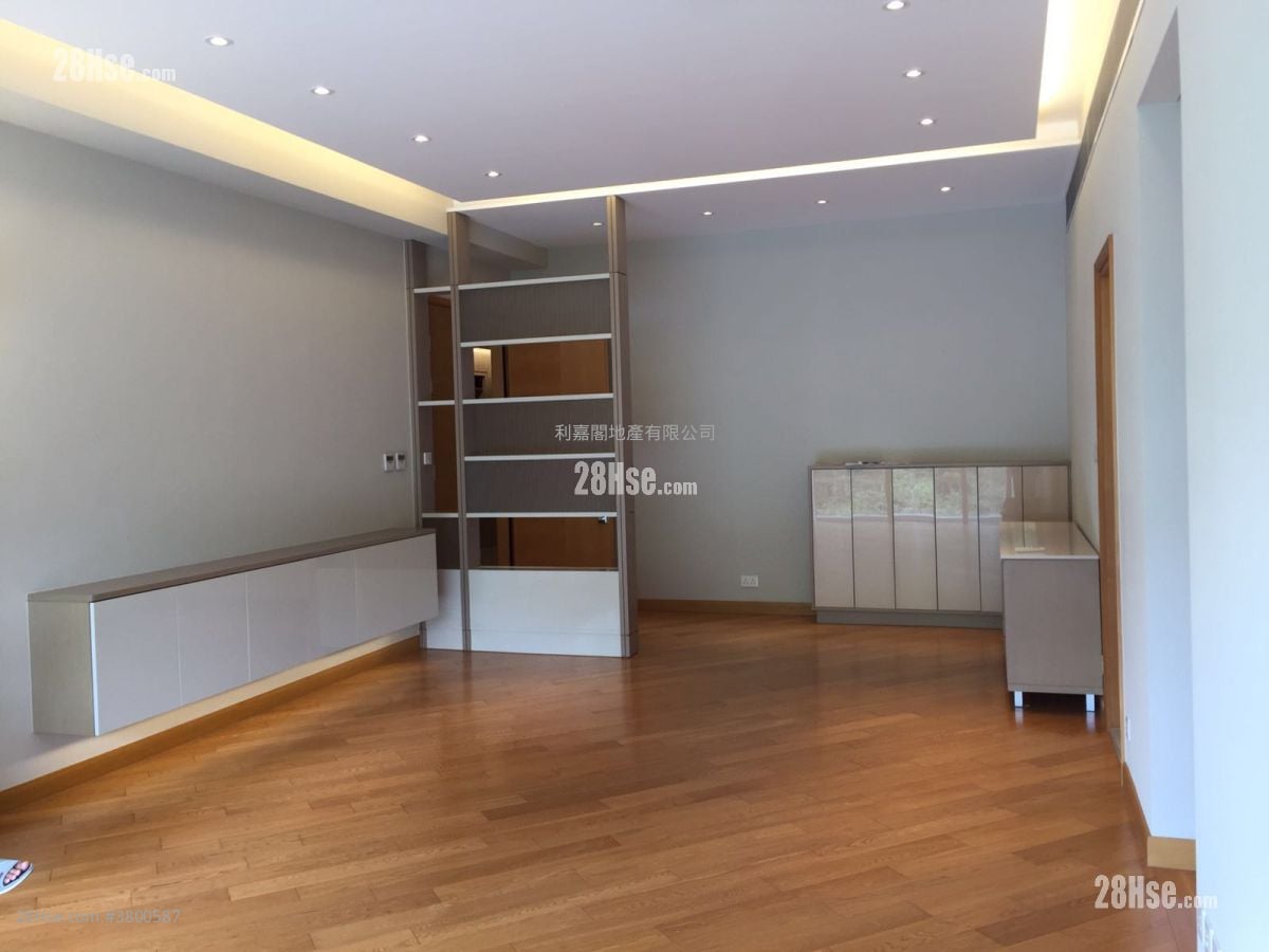 Peak One Rental 4 Bedrooms , 2 Bathrooms 1,939 ft²