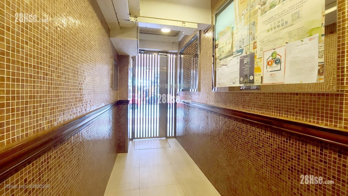 大厦入口: 保良局少清大厦 租盘 2 房 , 1 浴室 280 平方尺