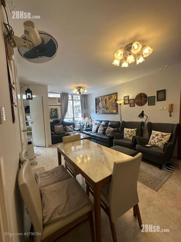 Yu Tung Court Sell 3 Bedrooms , 1 Bathroom 646 ft²