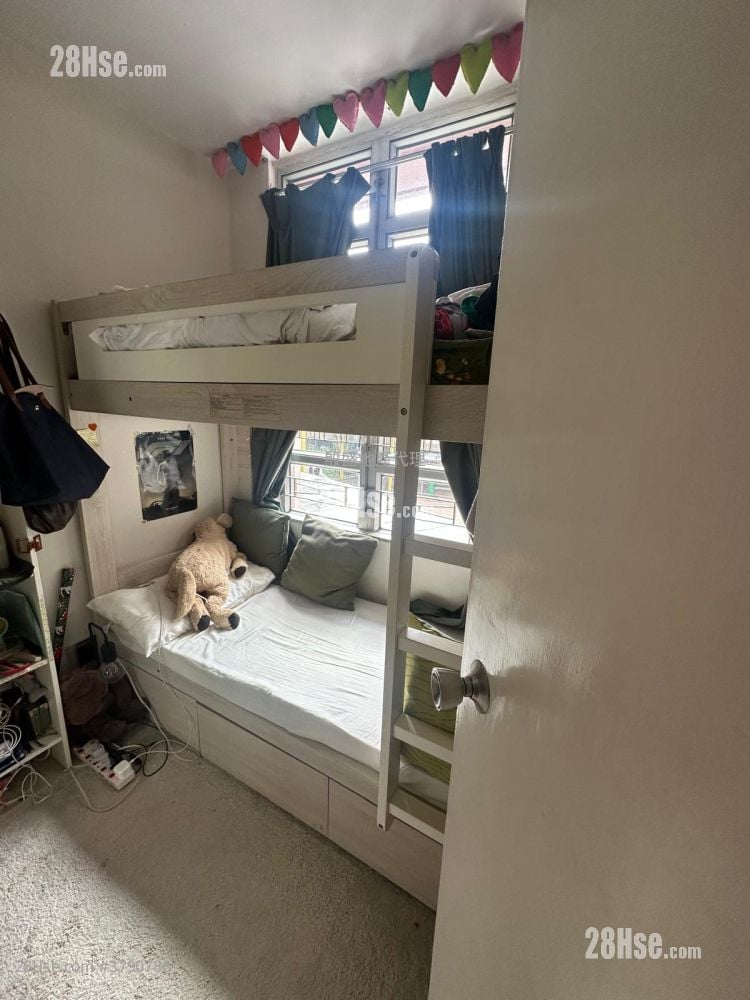 Yu Tung Court Sell 3 Bedrooms , 1 Bathroom 646 ft²