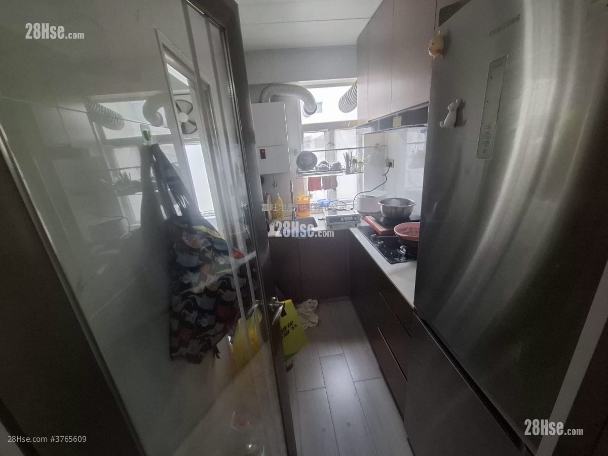 Man Kee Mansion Sell 3 Bedrooms , 1 Bathroom 823 ft²