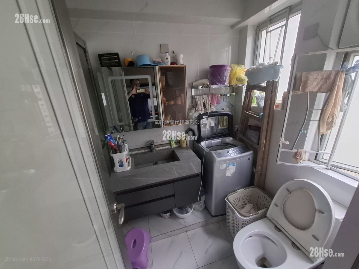 Man Kee Mansion Sell 3 Bedrooms , 1 Bathroom 823 ft²