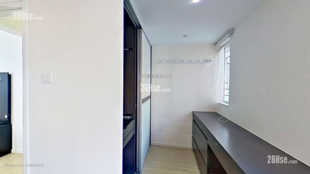 master room: Tat Chee Court Sell 3 Bedrooms , 1 Bathroom 649 ft²