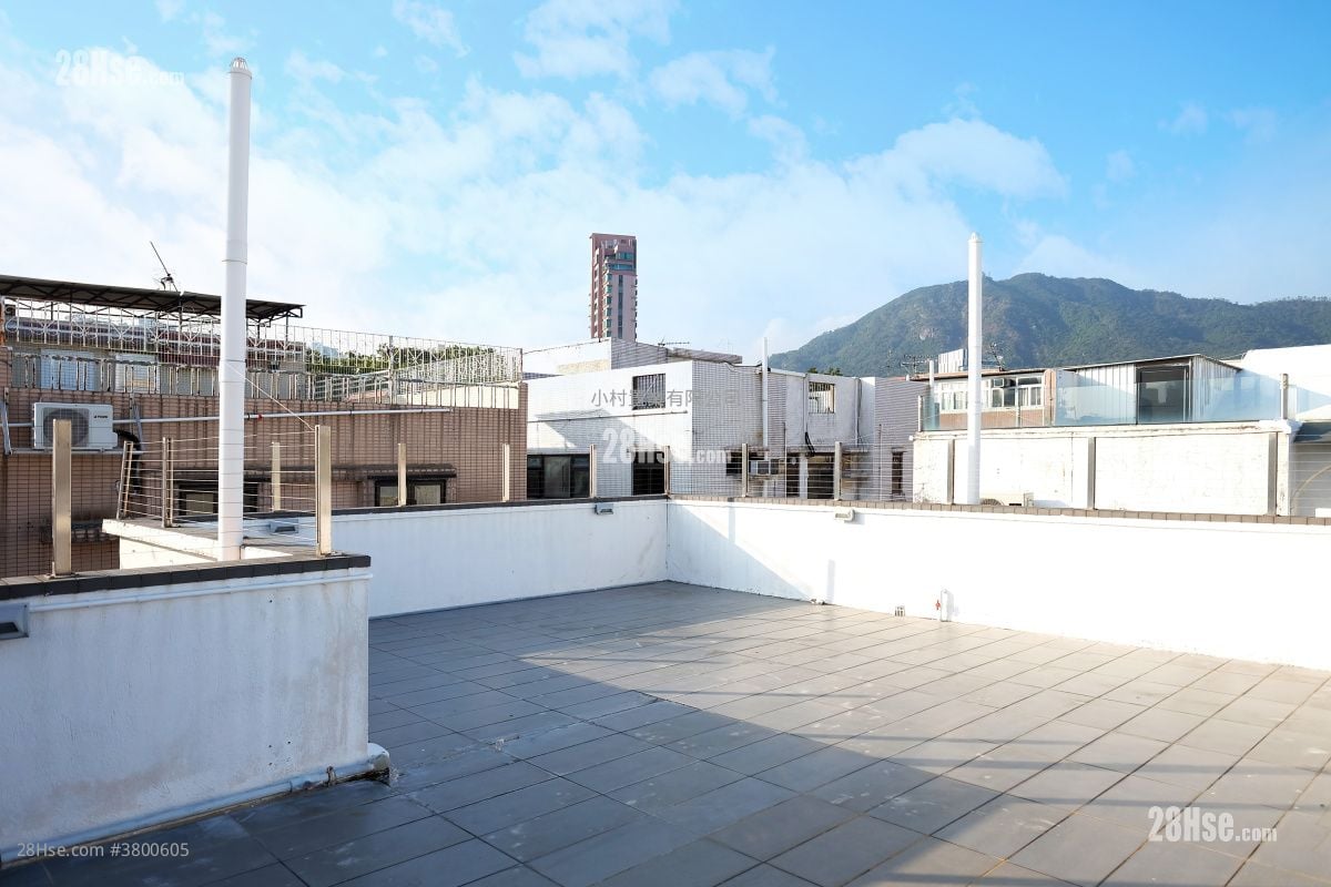 rooftoop: Tat Chee Court Sell 3 Bedrooms , 1 Bathroom 649 ft²