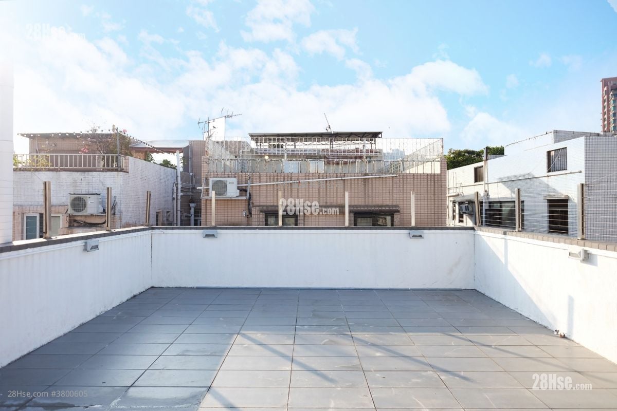 rooftoop: Tat Chee Court Sell 3 Bedrooms , 1 Bathroom 649 ft²