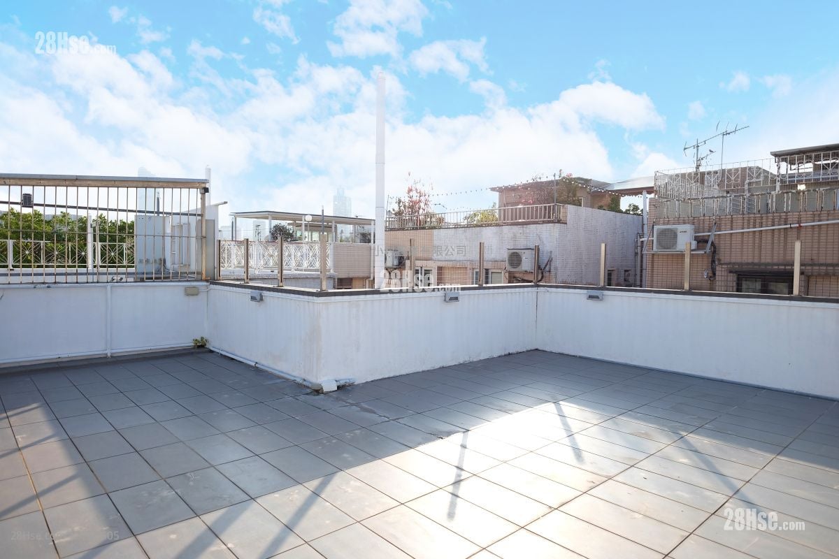 rooftoop: Tat Chee Court Sell 3 Bedrooms , 1 Bathroom 649 ft²