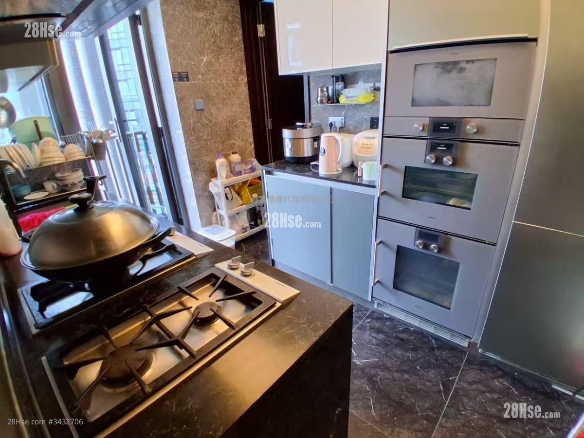 Ultima Rental 3 Bedrooms , 2 Bathrooms 994 ft²