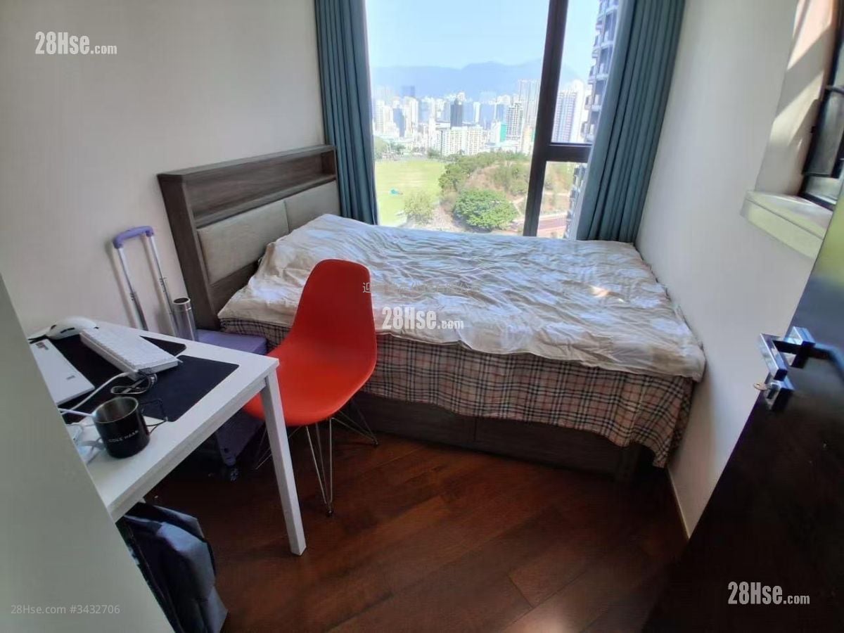 Ultima Rental 3 Bedrooms , 2 Bathrooms 994 ft²