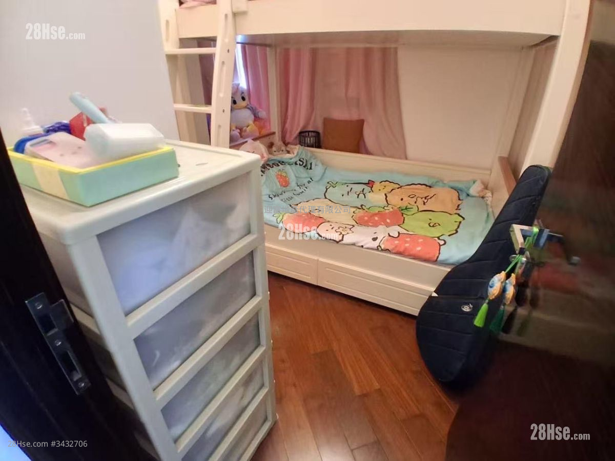 Ultima Rental 3 Bedrooms , 2 Bathrooms 994 ft²