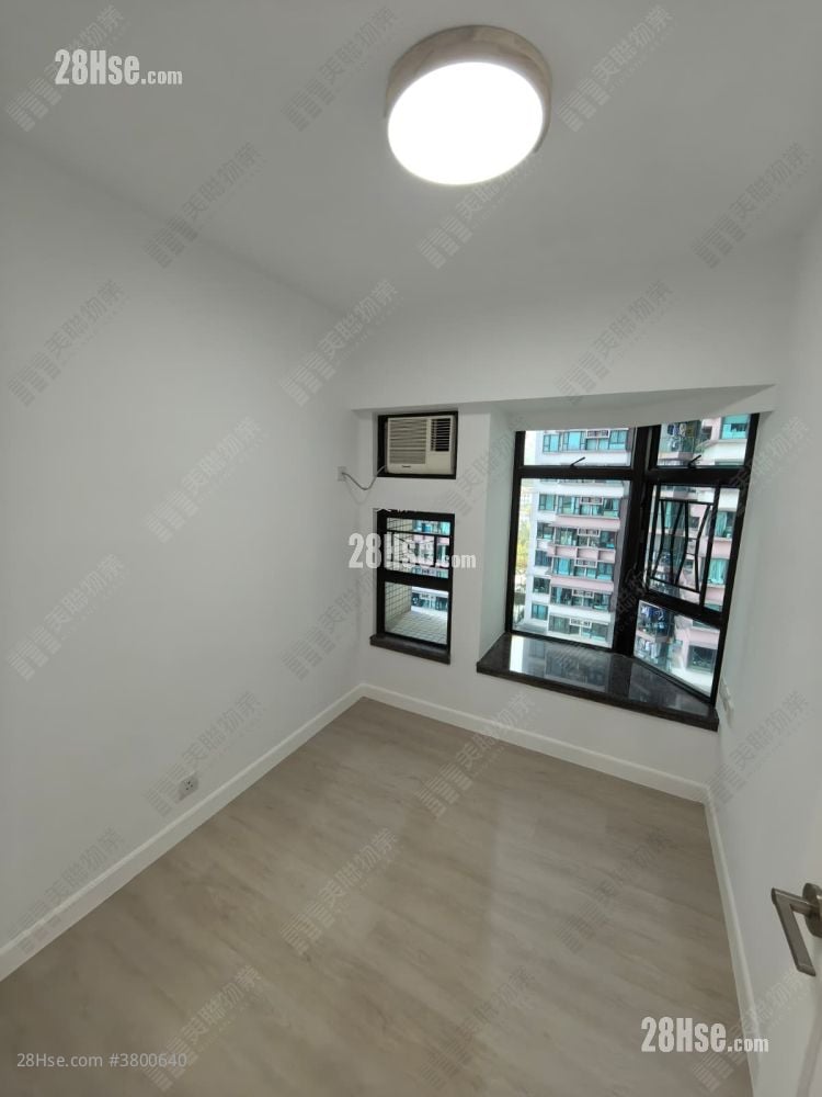 Royal Ascot Sell 3 Bedrooms , 2 Bathrooms 676 ft²