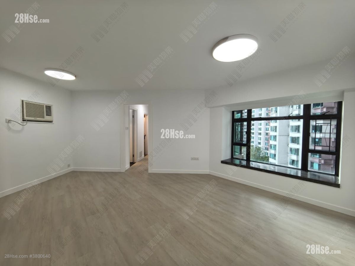 Royal Ascot Sell 3 Bedrooms , 2 Bathrooms 676 ft²