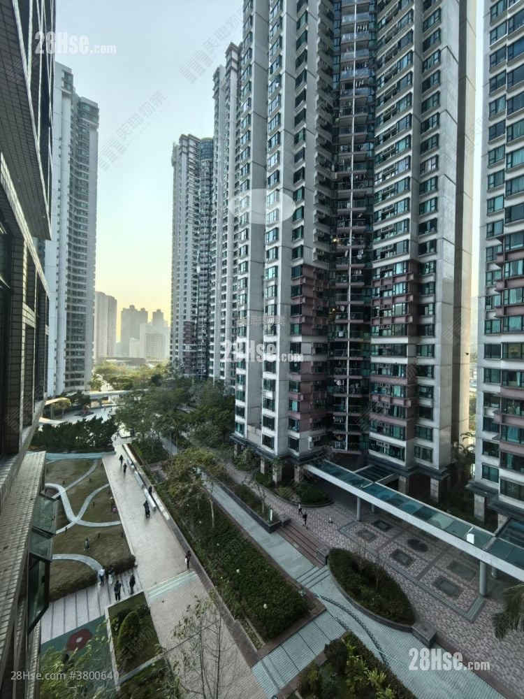 Royal Ascot Sell 3 Bedrooms , 2 Bathrooms 676 ft²