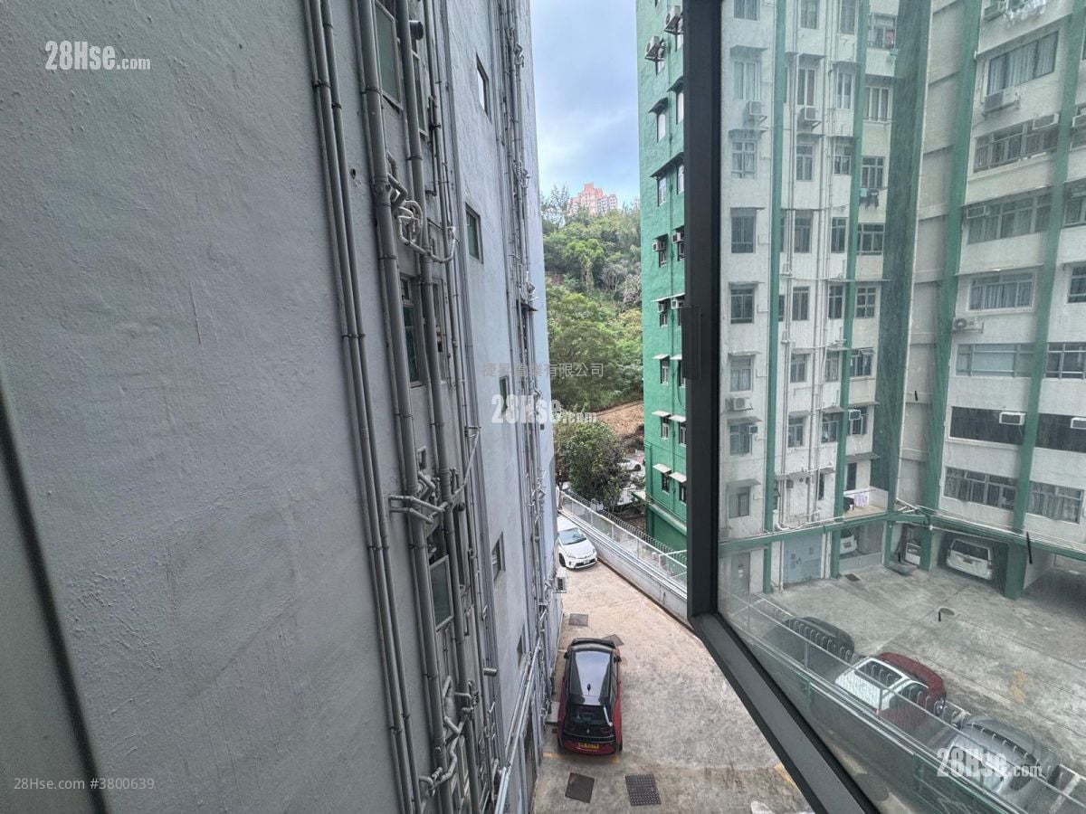 Lederle Garden Sell 2 Bedrooms , 1 Bathroom 410 ft²