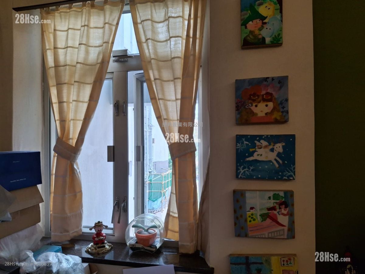 Lederle Garden Sell 2 Bedrooms , 1 Bathroom 410 ft²